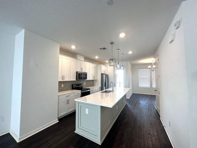 Photo - Available 8/10!! Luxury 3 story townhouse in the heart of Laureate Park