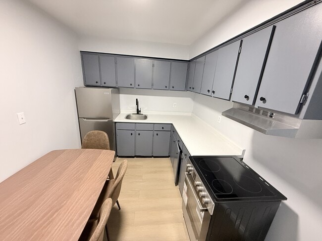 Photo - 1989 Wyandotte St W Unit 703