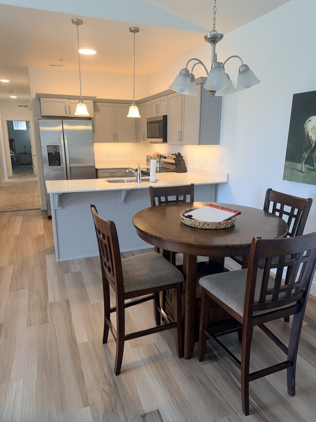 Building Photo - 13516 S Maximus Dr Unit K304