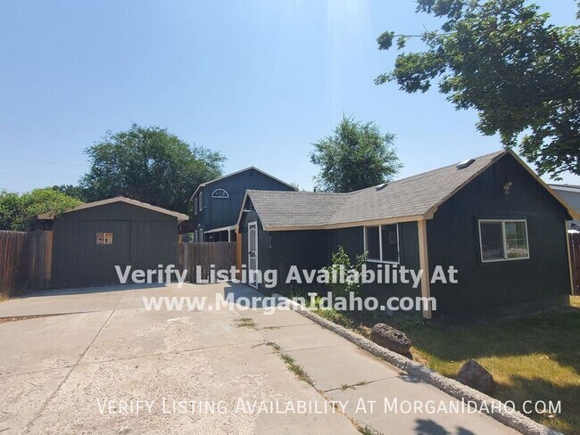 Building Photo - 516 18th Ave N