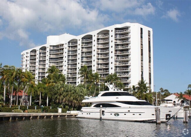 Building Photo - 3610 Yacht Club Dr Unit 208 Rental
