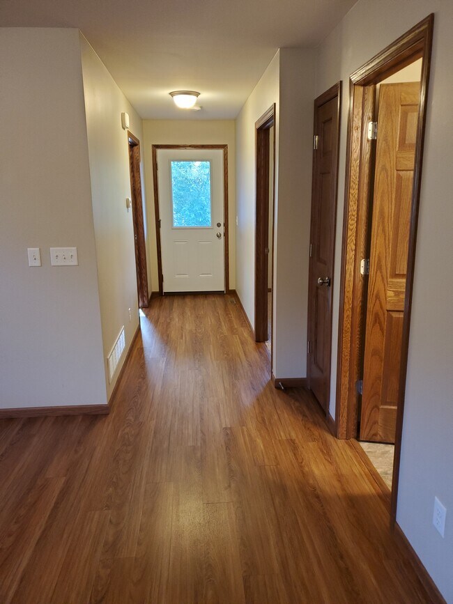 Photo - 566 Meadow Oak Cir