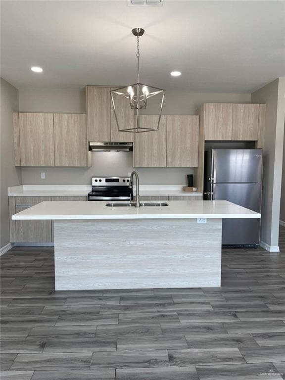 Photo - 23-3 1/2 3 1/2 St