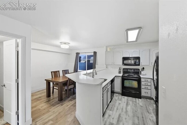 Photo - 2250 E La Salle St Unit 102