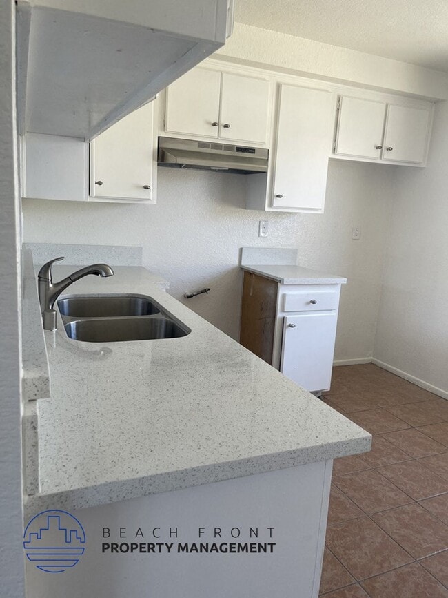 Photo - 11503 Menlo Ave.