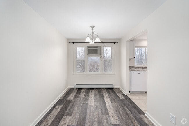 2BR, 1BA - 850SF - Dining Room - North Town Apartments