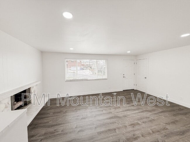 Photo - 1011 Claremont Dr