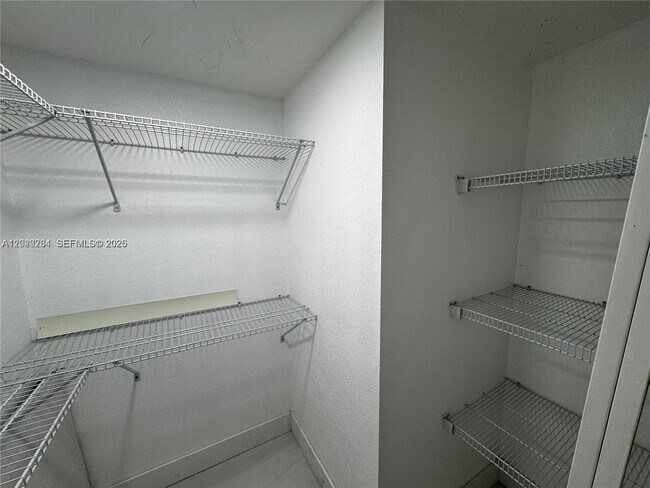 Photo - 5420 W 21st Ct Unidad 110