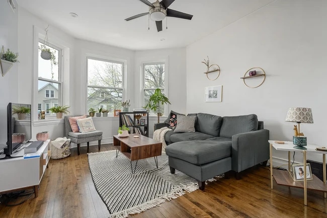 Building Photo - 3244 N Hamlin Ave Unit #2