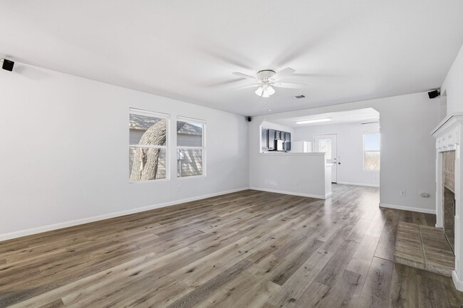 Photo - ***MOVE IN SPECIAL ONE WEEK FREE***Sophisticated Living Near Bamberger Nature Trails