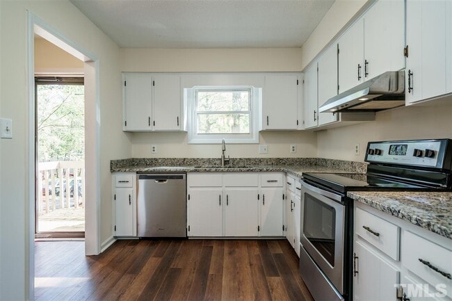 Photo - 4702 Cornwall Plz