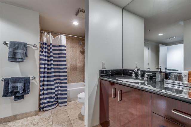 Photo - 2011 Cedar Springs Rd Unidad 106 Rental