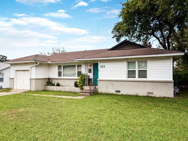 Building Photo - 1313 Vieux Dr Rental