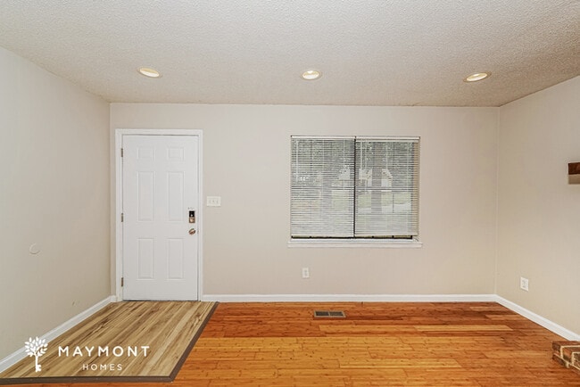 Photo - 6836 Markham Dr