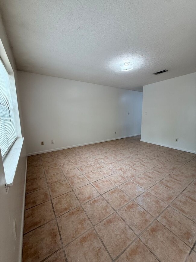 Photo - New Listing!
