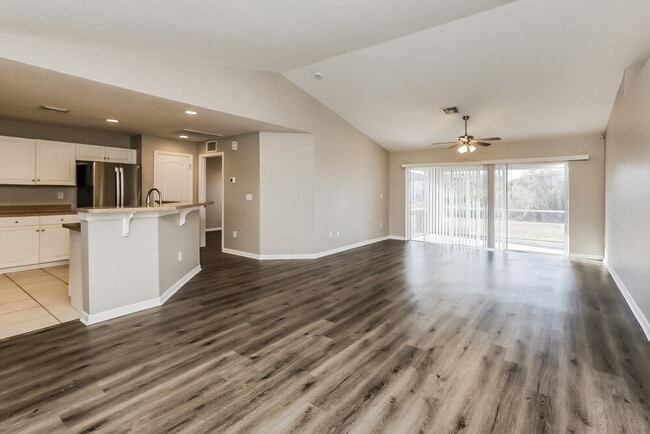 Photo - 2511 28th St W