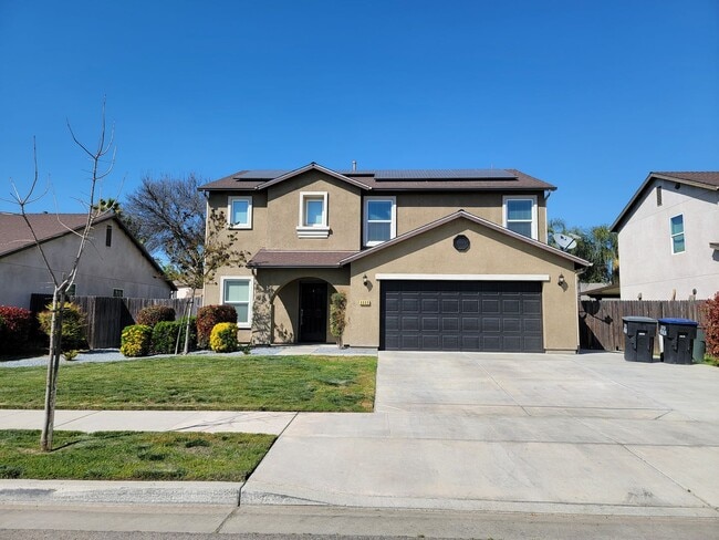 Building Photo - 4 Bedroom 2 Bathroom Home Close to Shopping and Restaurants!!