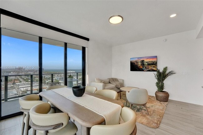 Photo - 580 72nd St Unidad 1712