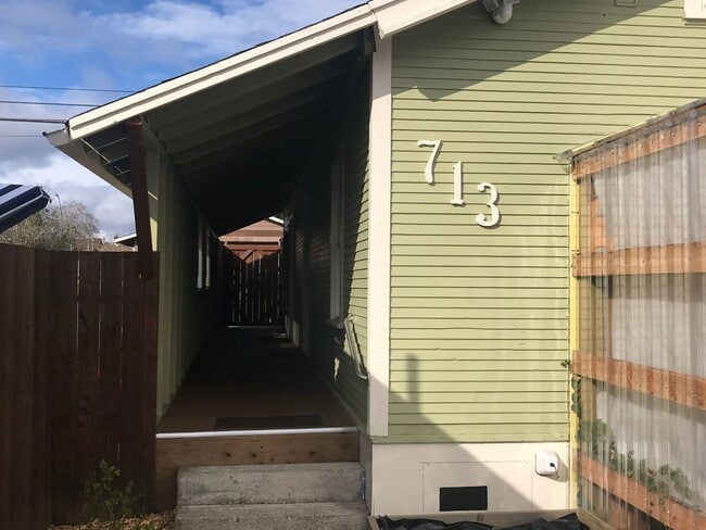Building Photo - Super cute Centralia Studio Unit A Rental