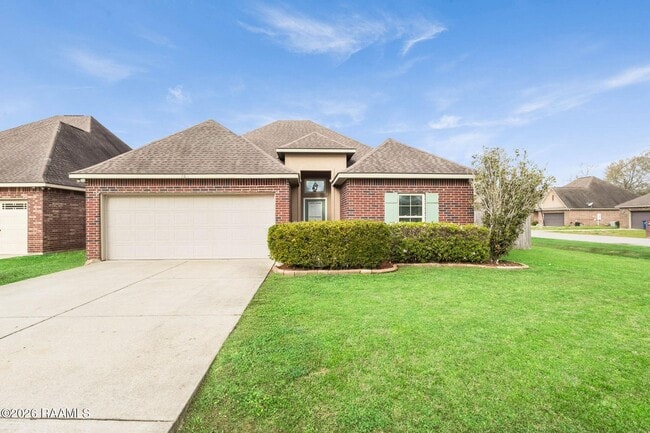 Building Photo - 205 Quiet Bluff Dr