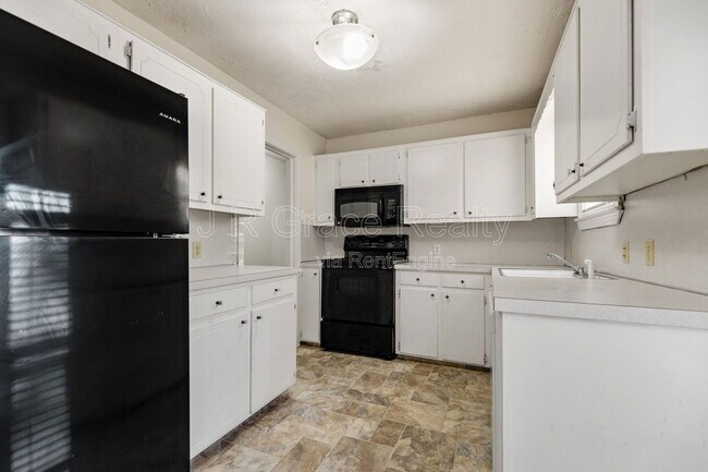 Photo - 2004 N 39th St