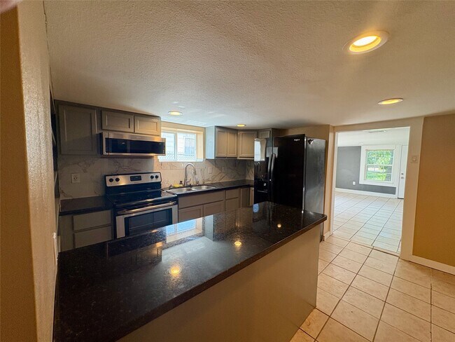 Building Photo - 4817 Ave Q 1/2
