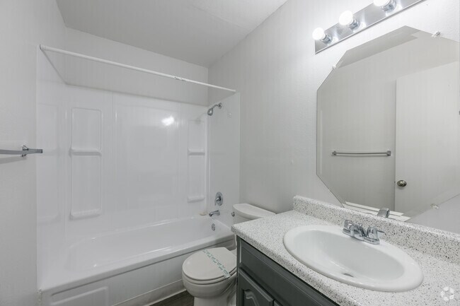 3BR, 2BR - 1100SF - Primary Bathroom