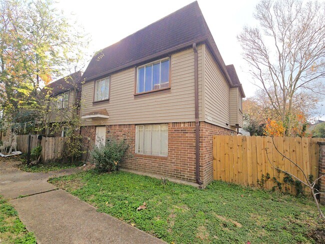 Building Photo - 8379 La Roche Ln