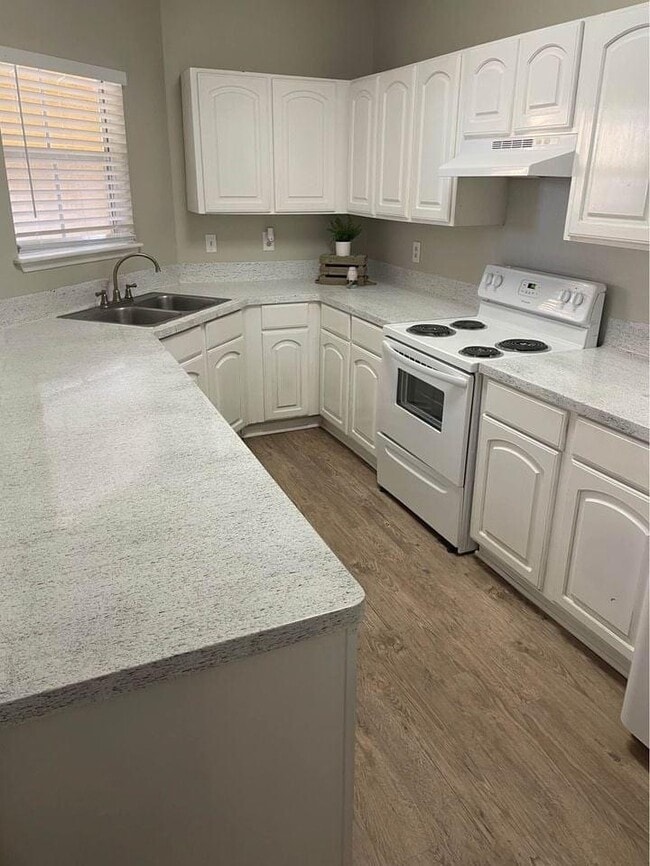 Building Photo - Seaside Village