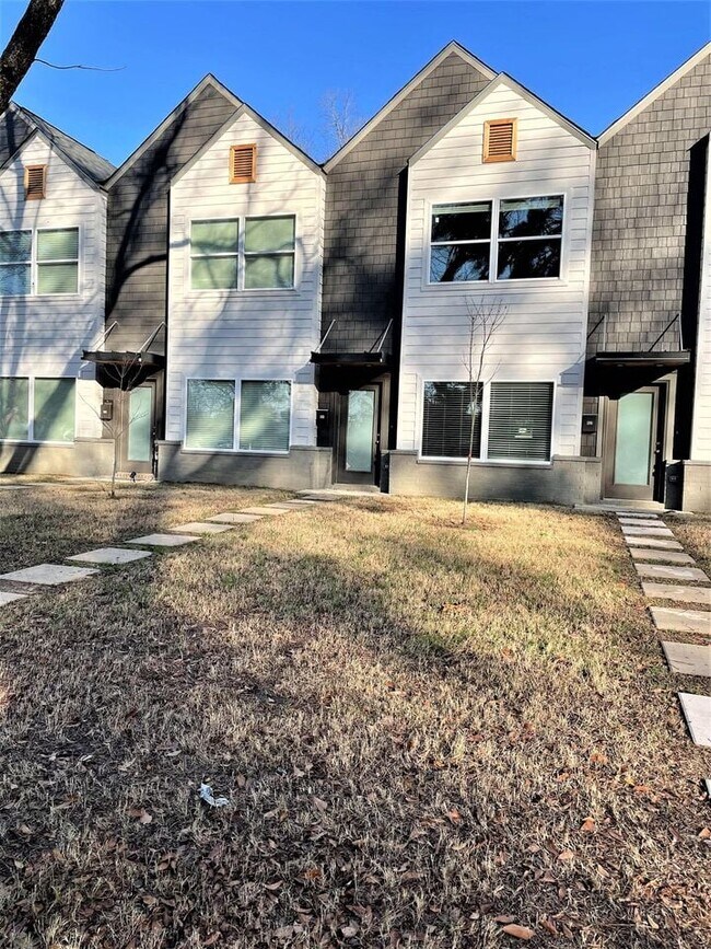 Photo - 804 W 32nd St Townhome
