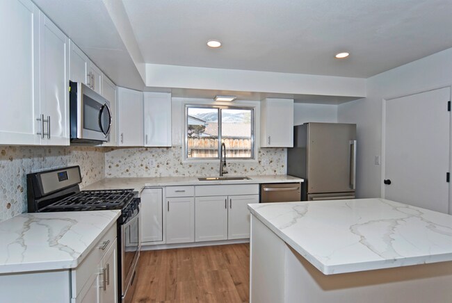 Photo - 609 Adaline St