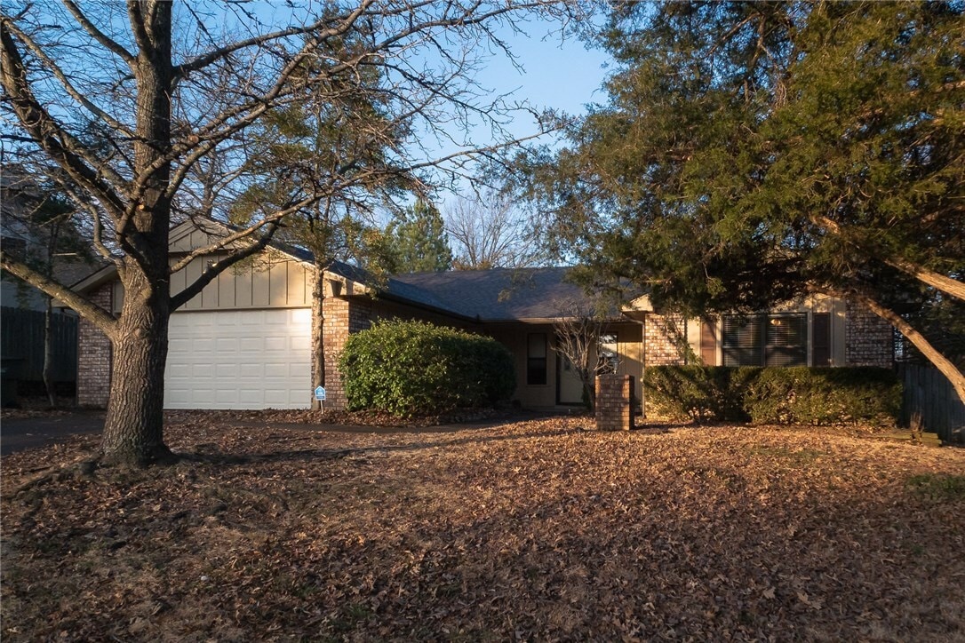 Photo - 2425 N Primrose Ln