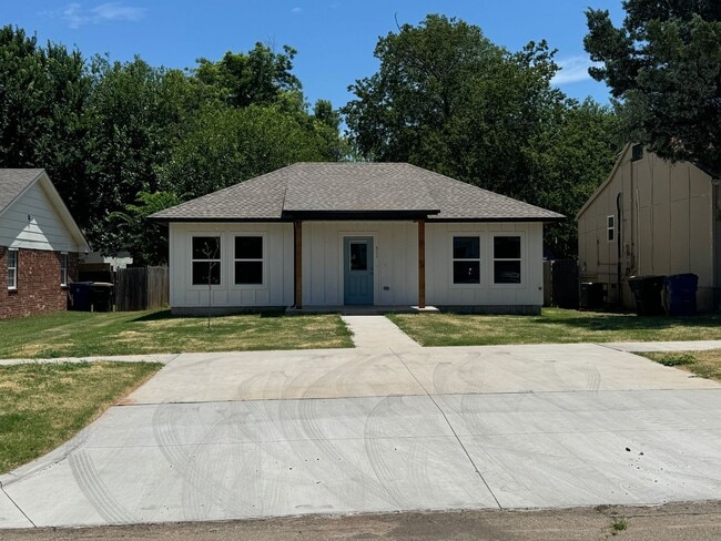 Building Photo - 511 S 6th St