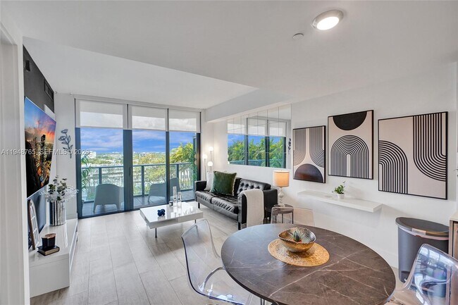 Photo - 121 NE 34th St Unit 910