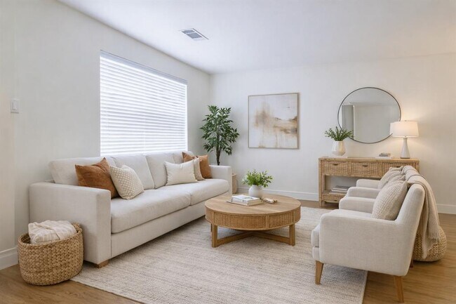 Photo - 711 W 32nd St Unit 107