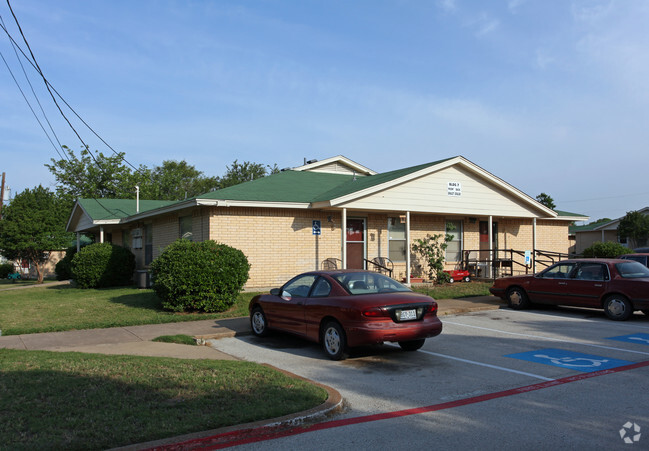 Building Photo - Oxford Square Rental