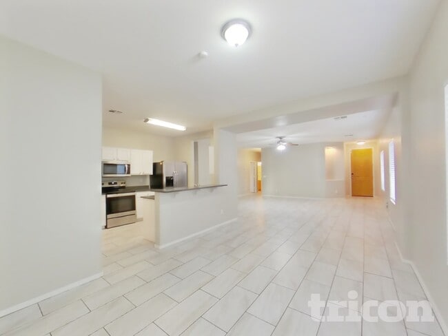 Photo - 442 E Cheyenne Rd