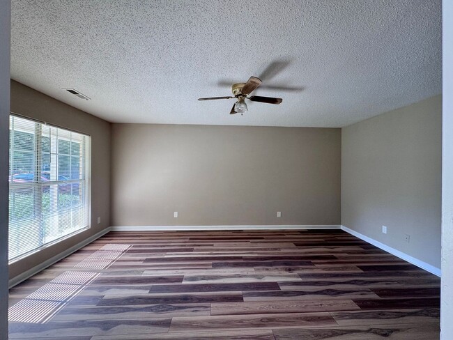 Photo - 352 Leafmore Rd SW Unit 352A Leafmore Rd
