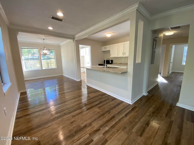 Photo - 4550 Crescent St