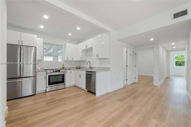 Photo - 2811 SW 65th Ave