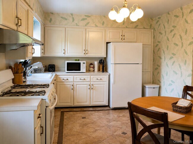 174 Waverly Rd