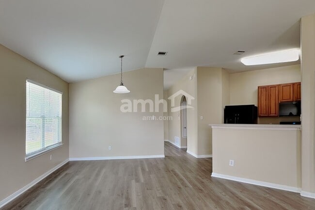 Photo - 160 Bloomsbury Dr