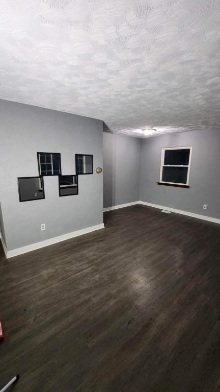 Photo - 1433 E 35th Ct