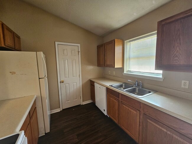 Photo - 107 Lively Oaks Dr