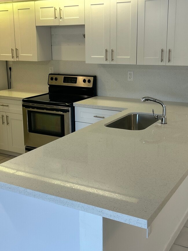 Building Photo - 8600 SW 212th St Unit 207