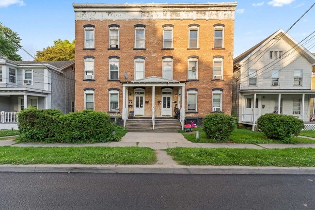 Building Photo - "Spacious 3-Bedroom Gem at 57 1/2 Saratoga... Unit 3N Rental
