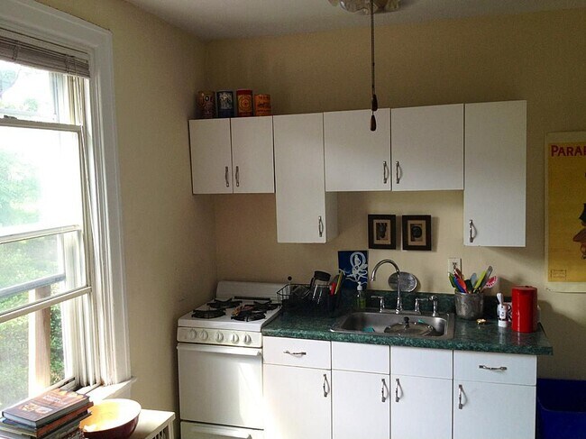 Photo - 4842 Larchwood Ave Unidad B