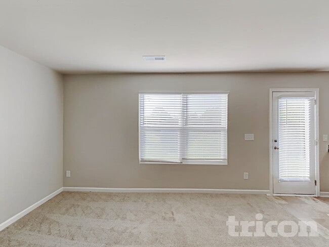 Photo - 325 Emilies Crossing Way