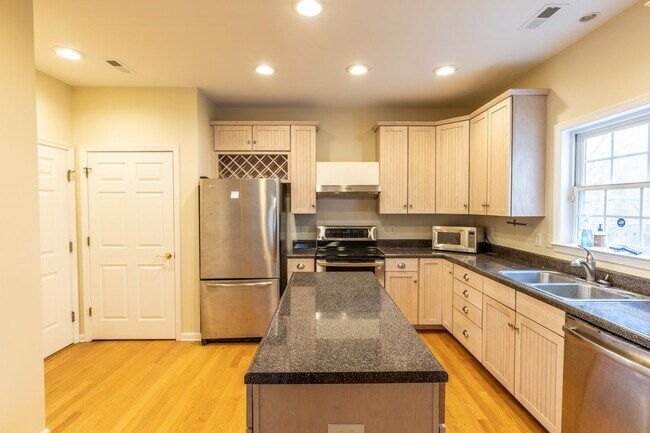Photo - 158 Burnet St