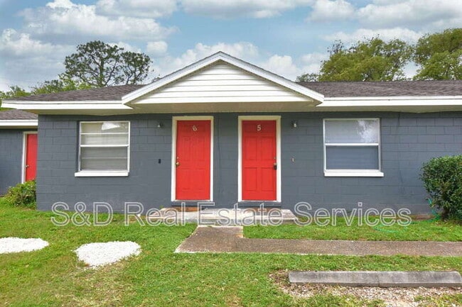 Building Photo - 613 Robin Rd Unit 5